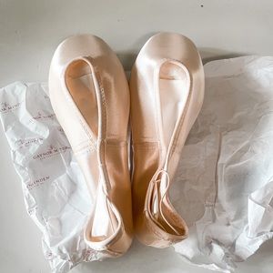 Gaynor Minden pointe shoes